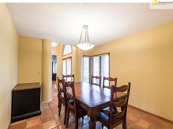 Large dining room for entertaining. Let your friends find the fox prints on the hand dried terracott