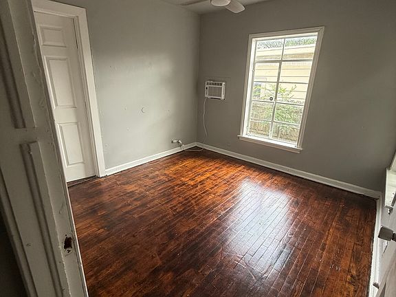 2nd image of 2327 Burnet St