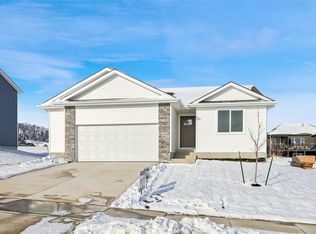 729 W Wright Rd, Norwalk, IA 50211