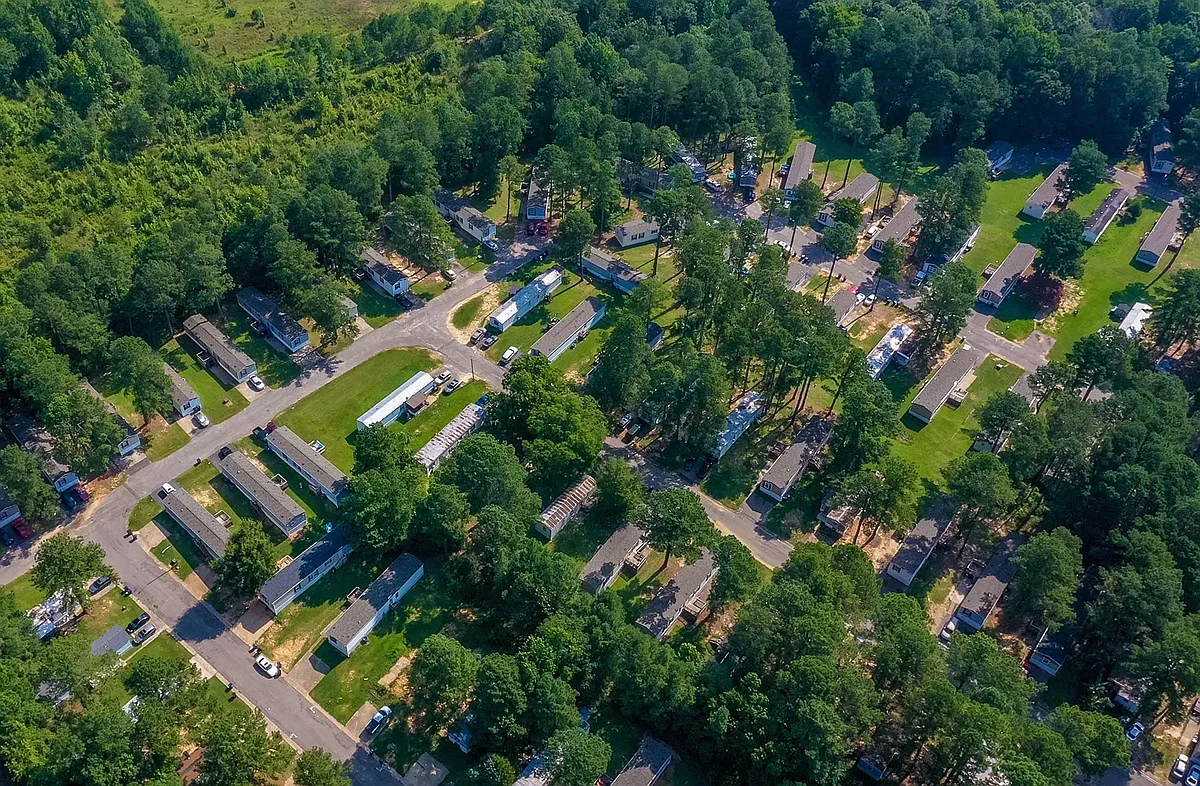 Building Photo - Pine Village