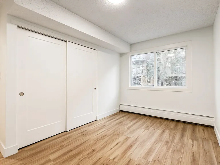 2404 16a St SW — Photo 39