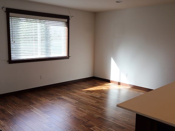 3rd image of 10703 NE Rhody Way
