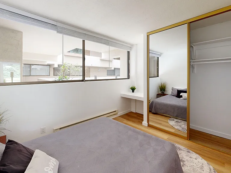 2055 Sacramento Street — Photo 15