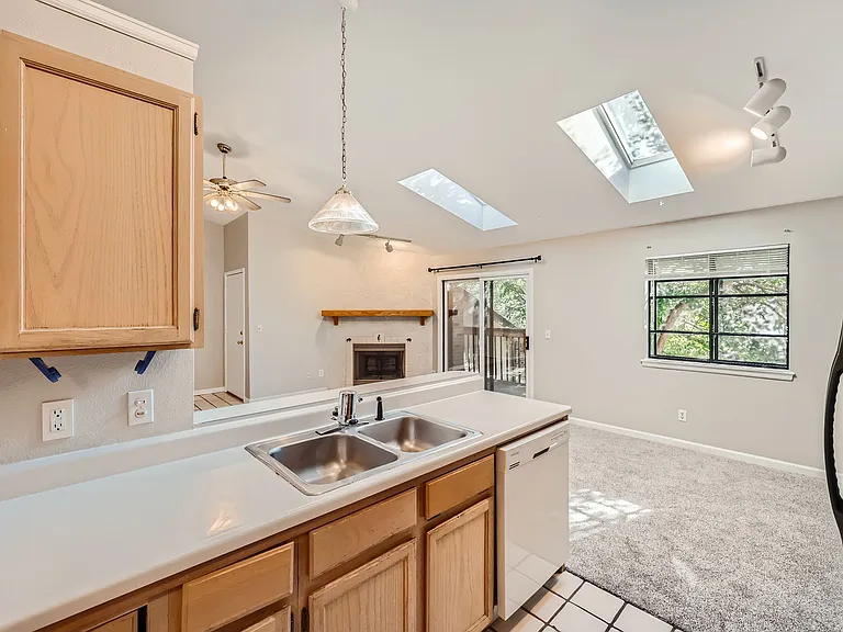 691 Canyon Dr — Photo 15