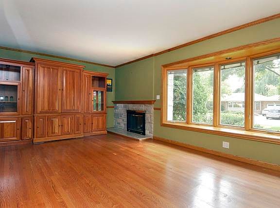 5th image of 908 S Evergreen Ave