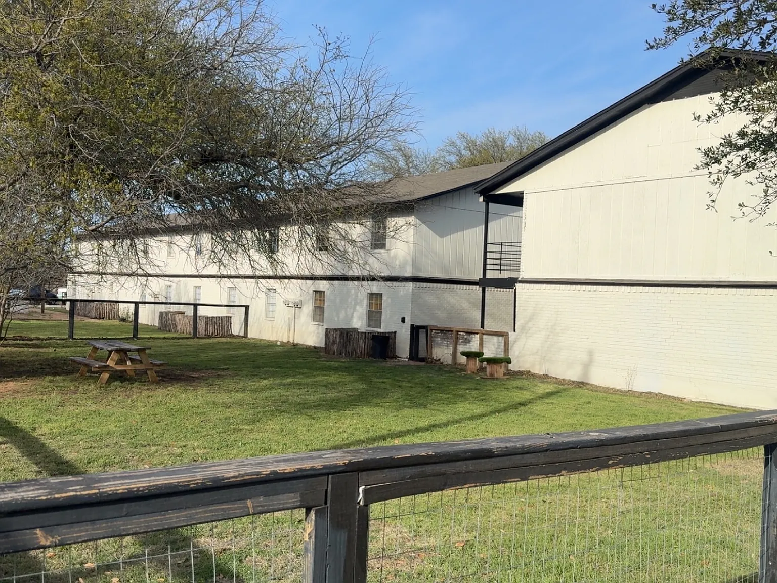 Meadowgreen Apartments — Photo 2
