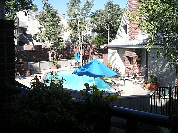 Pool, Hot Tub & Clubhouse