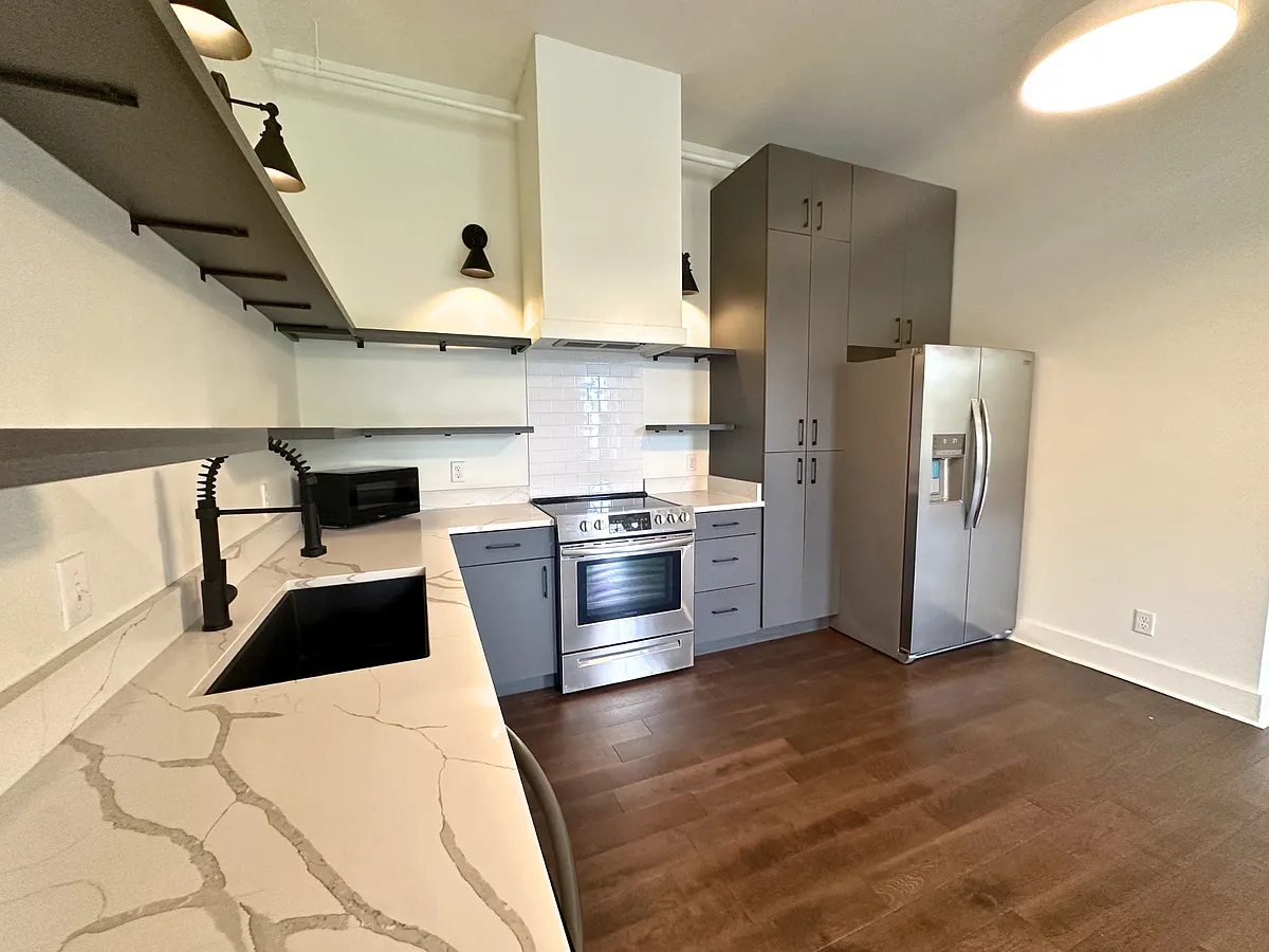 Building Photo - 921 Dauphin St #3E