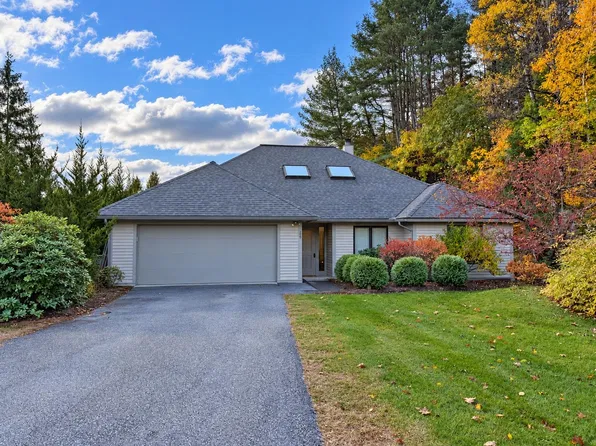 28 Iris Way, Hartford, VT 05001