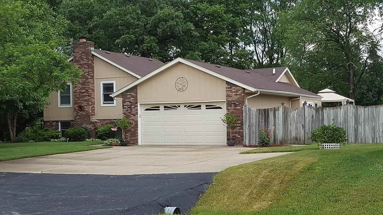 743 Valley Trl, Rockton, IL 61072 Zillow