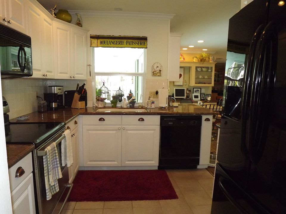 1st image of 600 SE 11th St