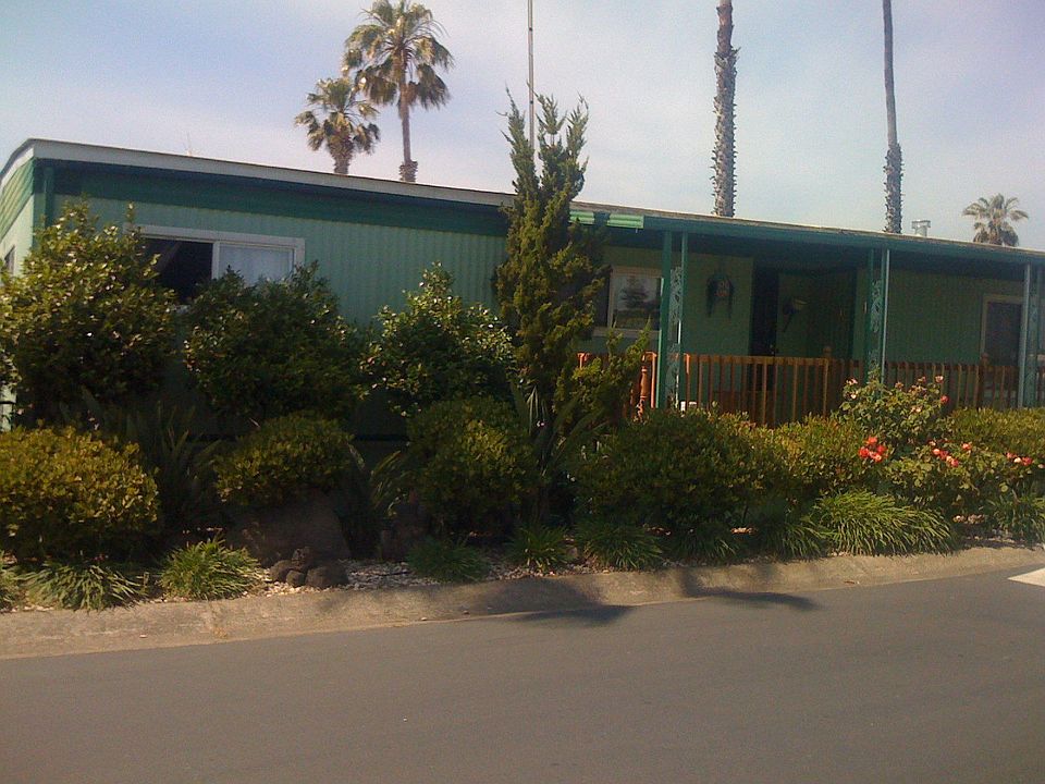 Beautiful double-wide with all the extras. This was NOT an entry-level model!