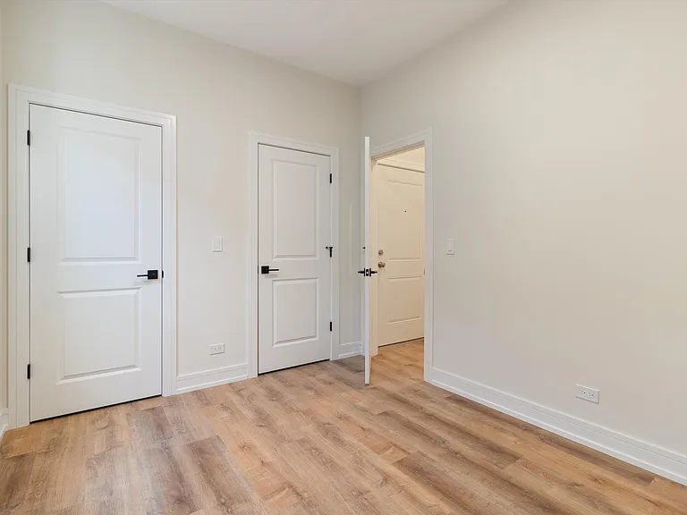 839 N Rockwell St #2R — Photo 9