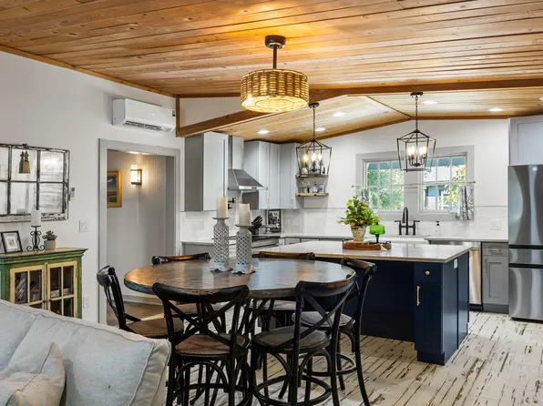 212 E Hudson Ave, Folly Beach, SC 29439