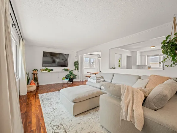 2008 89th St NW, Edmonton, AB T6K 2A3