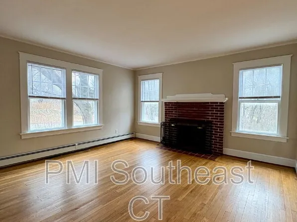 640 Williams St APT 1S, New London, CT 06320