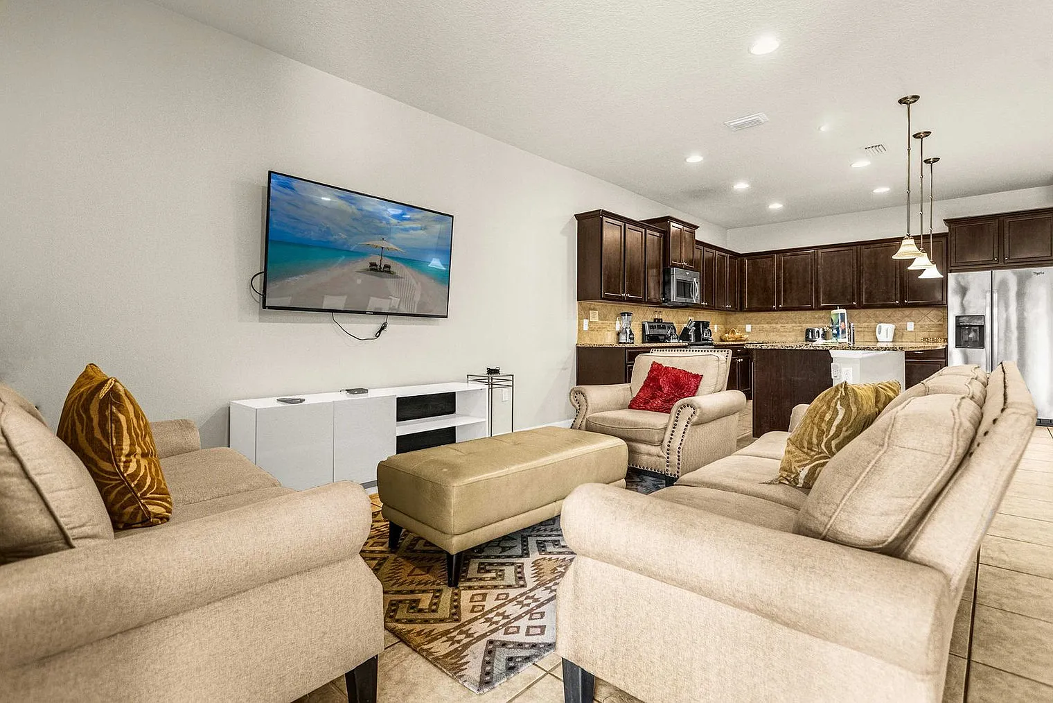 9 bed, 7.0 bath, 4380 sqft, $3,728 — Photo 2