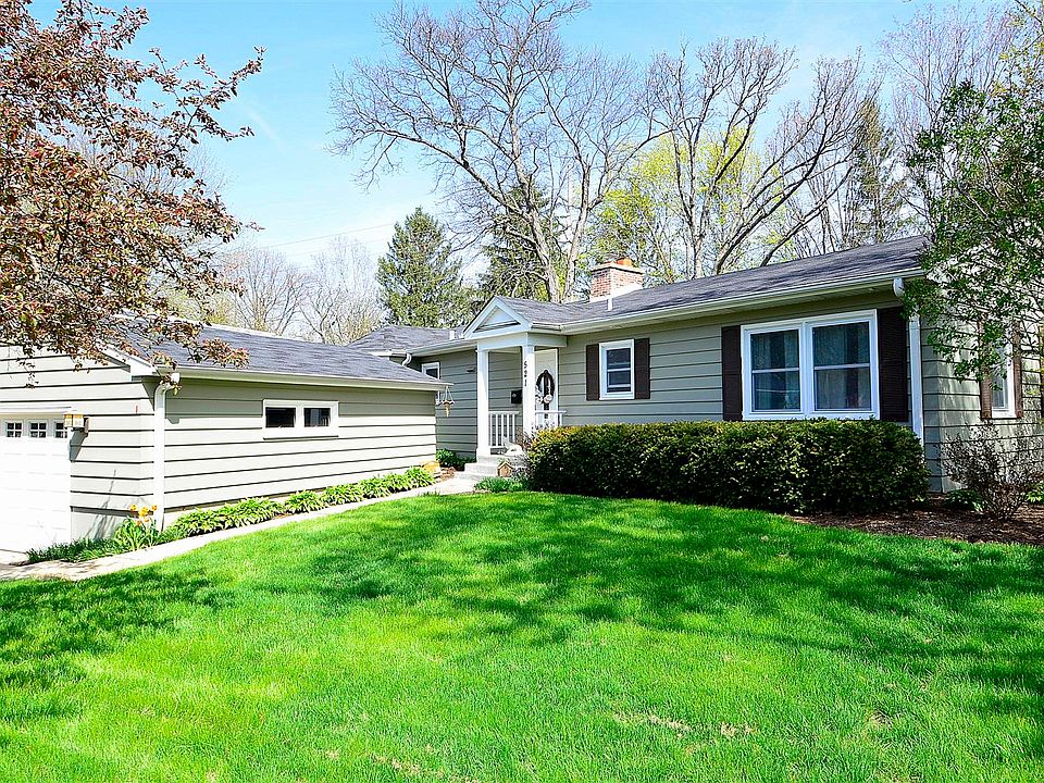 1st image of 521 Oakwood Dr