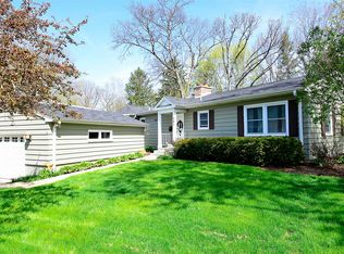 521 Oakwood Dr, Geneva, IL 60134