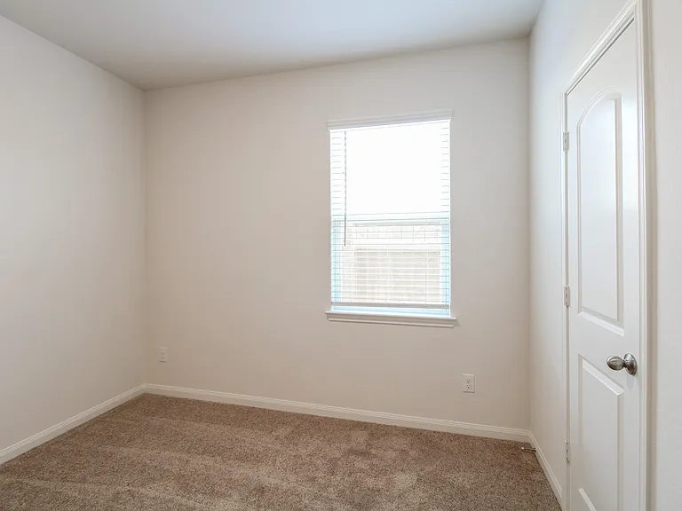 26836 Steinbeck Dr — Photo 8
