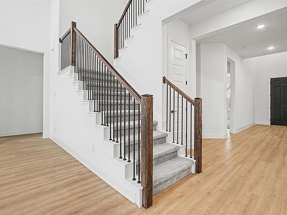 5th image of 104 Rocky River Rd