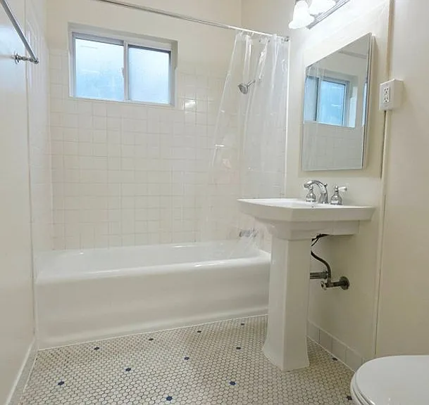 2800 Filbert St — Photo 8