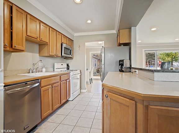 5th image of 518 N Glenn Dr