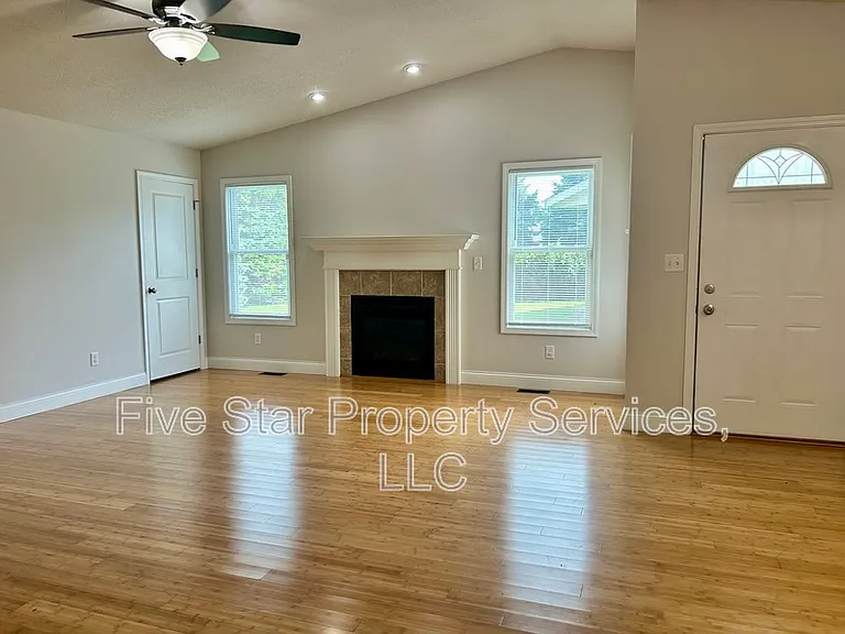 1420 School House Ln — Photo 3