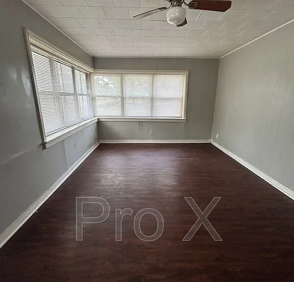 126 E 13th St #5 — Photo 2