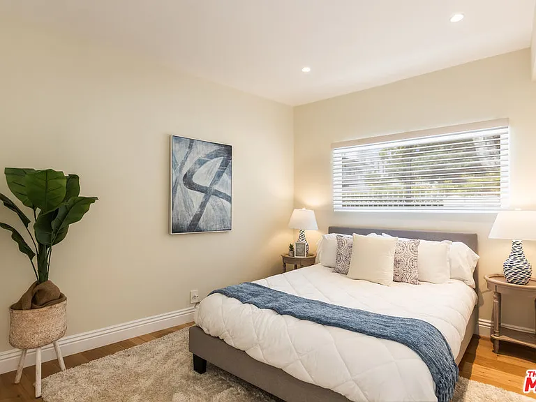 869 S Bundy Dr — Photo 34