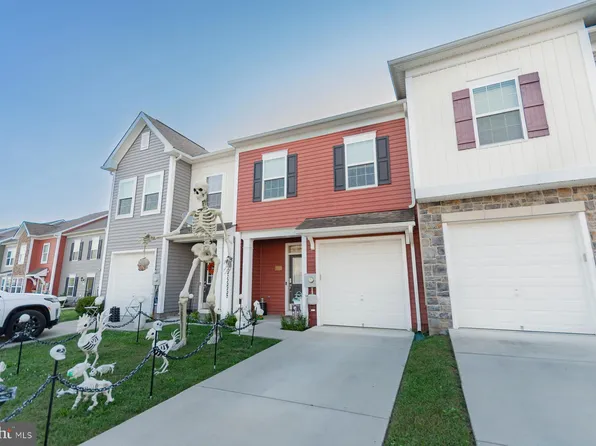 77 Darien Dr, Bunker Hill, WV 25413