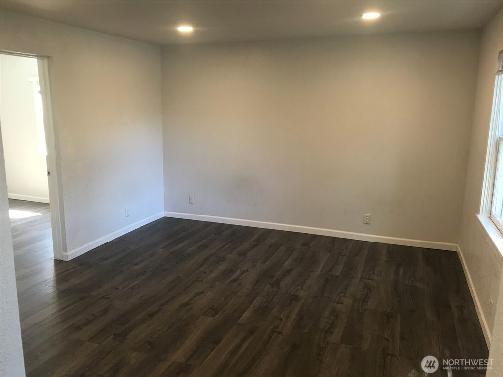 2515 Oakes Ave, Everett, WA - View 2