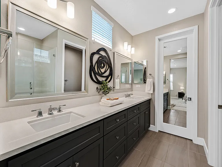 464 E Yarrow Pl — Photo 26