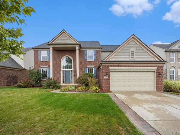 49620 Dunhill Dr, Macomb, MI 48044