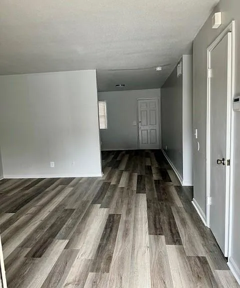 925 Delmonte Dr — Photo 4
