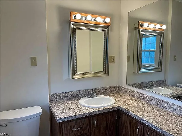 296 Ivy Pl — Photo 9