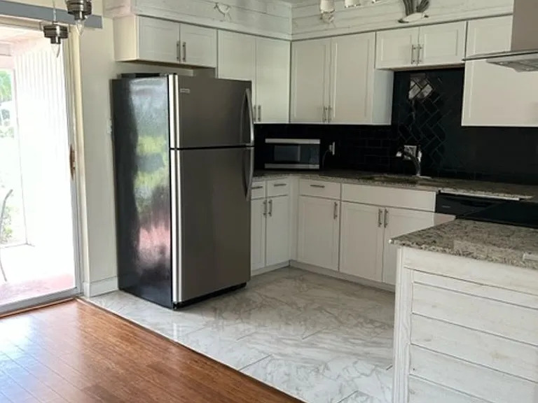 656 Palm View Dr #4 — Photo 4
