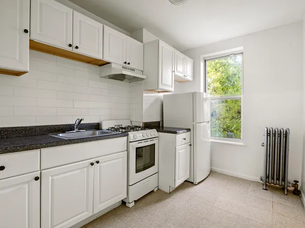 1437 Lincoln Place image 7 of 11