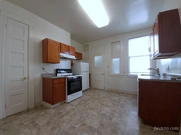 3rd image of 610 Ashbury St #606