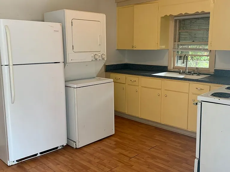 1409 Bay St — Photo 15