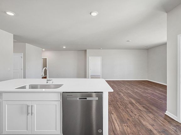 3rd image of 454 Lancashire Ln