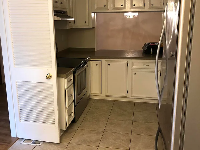 4100 Five Oaks Dr #28 — Photo 11