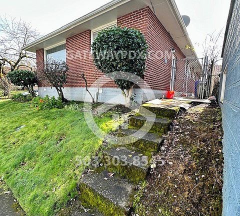 4th image of 5725 NE 14th Ave #B