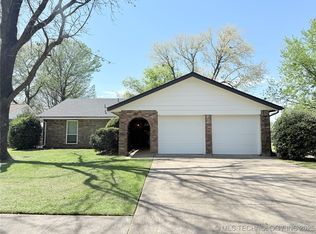 523 Queens Rd, Muskogee, OK 74403