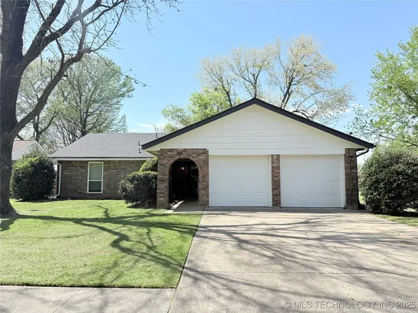 523 Queens Rd, Muskogee, OK 74403