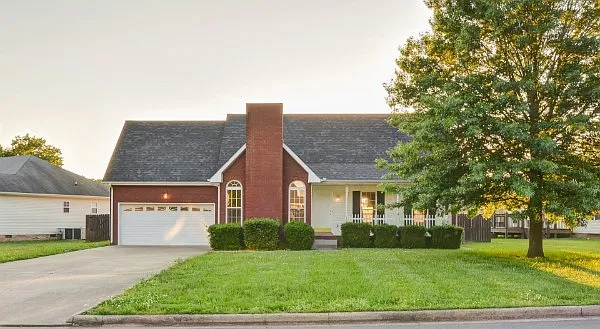 1634 Windriver Rd — Photo 2