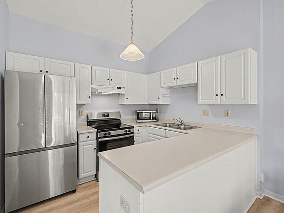 4th image of 1886 Cliffview Ln