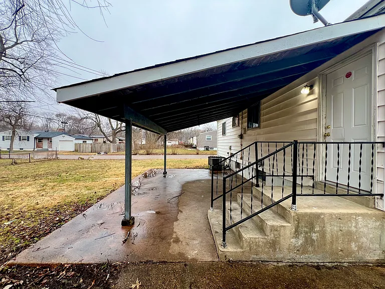1201 Baron Ave — Photo 3