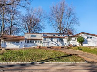 261 Appletree Ln, Mountainside, NJ 07092