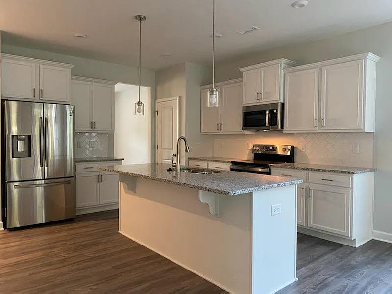 3 bed, 2.5 bath, 1800 sqft, $2,170 — Photo 3